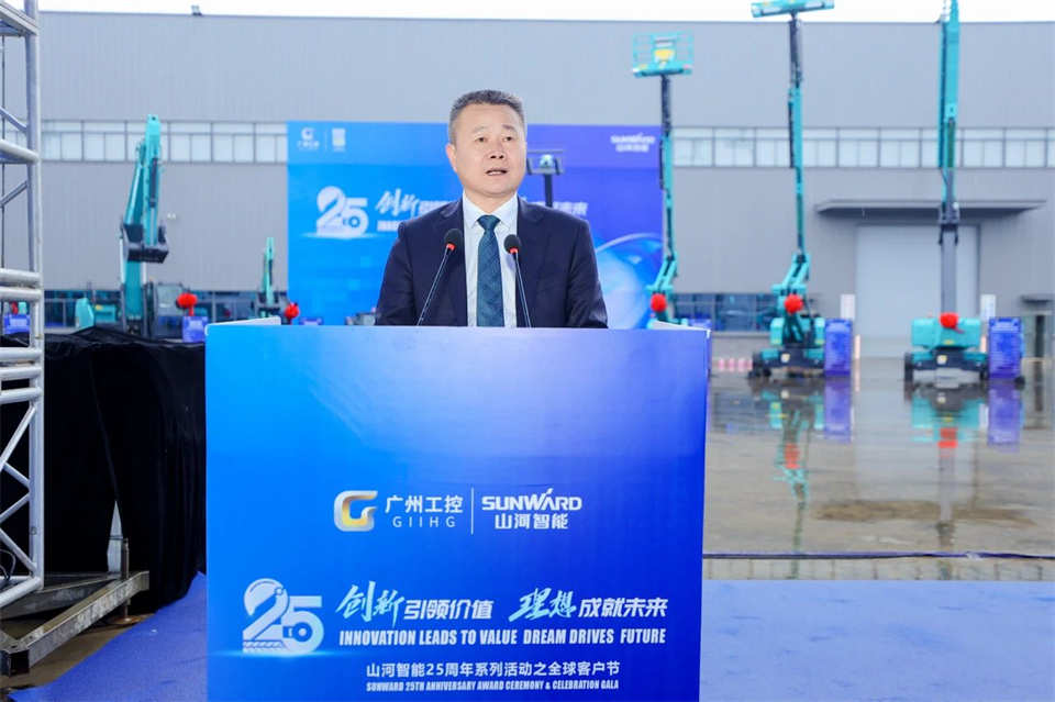 立异引领价值，，，，，理想成绩未来！龙8头号玩家智能25周年庆典暨全球客户节盛大举行