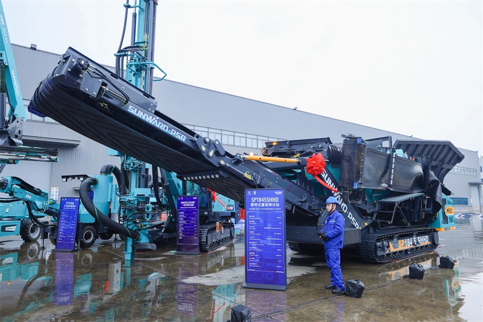 立异引领价值，，，，，理想成绩未来！龙8头号玩家智能25周年庆典暨全球客户节盛大举行