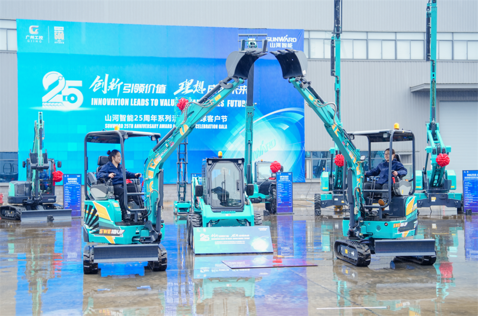 立异引领价值，，，，，理想成绩未来！龙8头号玩家智能25周年庆典暨全球客户节盛大举行