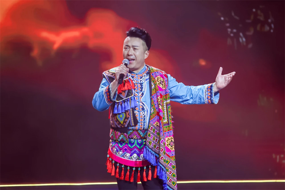 立异引领价值 理想成绩未来——庆祝龙8头号玩家智能建设25周年表扬大会暨文艺晚会盛大举行