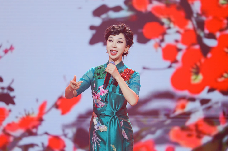 立异引领价值 理想成绩未来——庆祝龙8头号玩家智能建设25周年表扬大会暨文艺晚会盛大举行