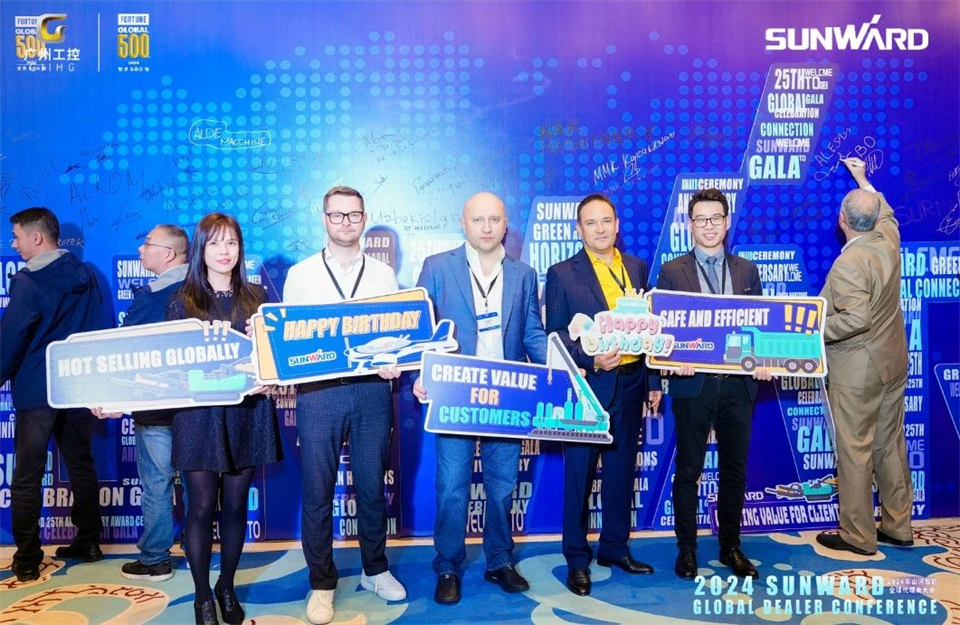 立异驱动相助，，，，，，，龙8头号玩家智能全球署理商大会乐成举行