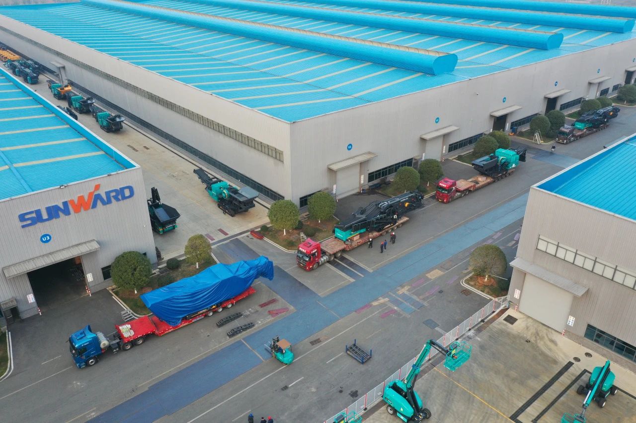 龙8头号玩家普石勒柴电一体移动破碎筛分装备热销外洋