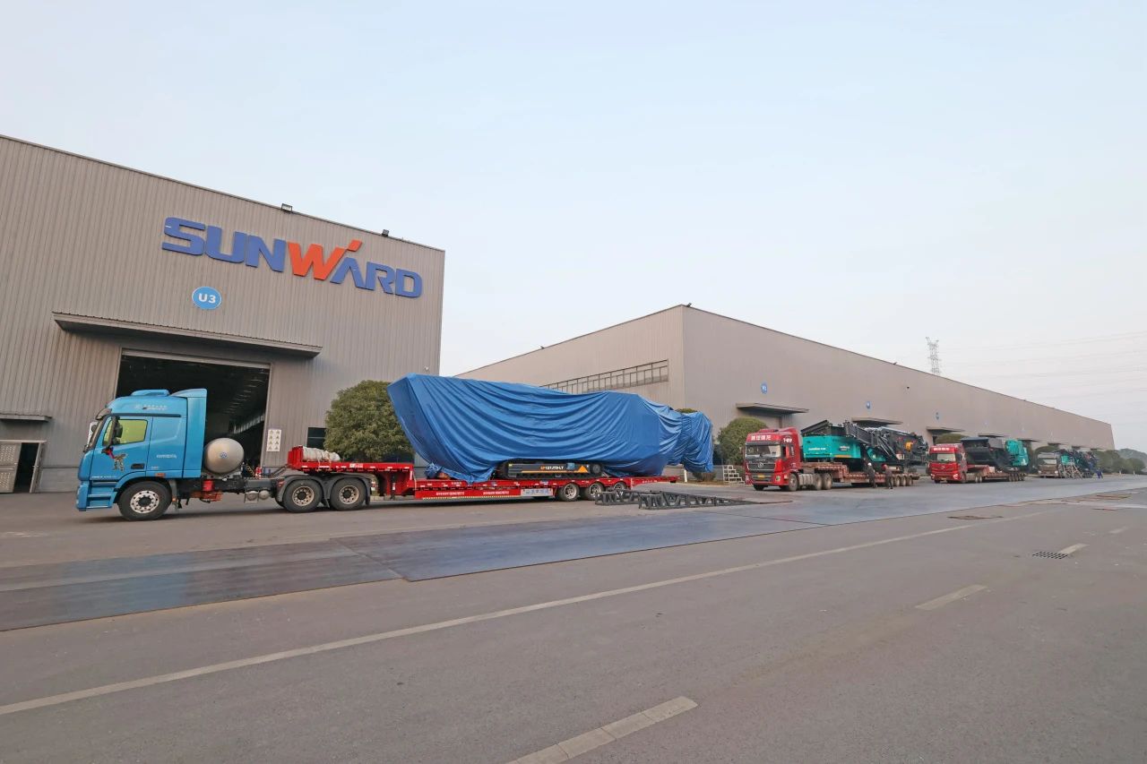 龙8头号玩家普石勒柴电一体移动破碎筛分装备热销外洋