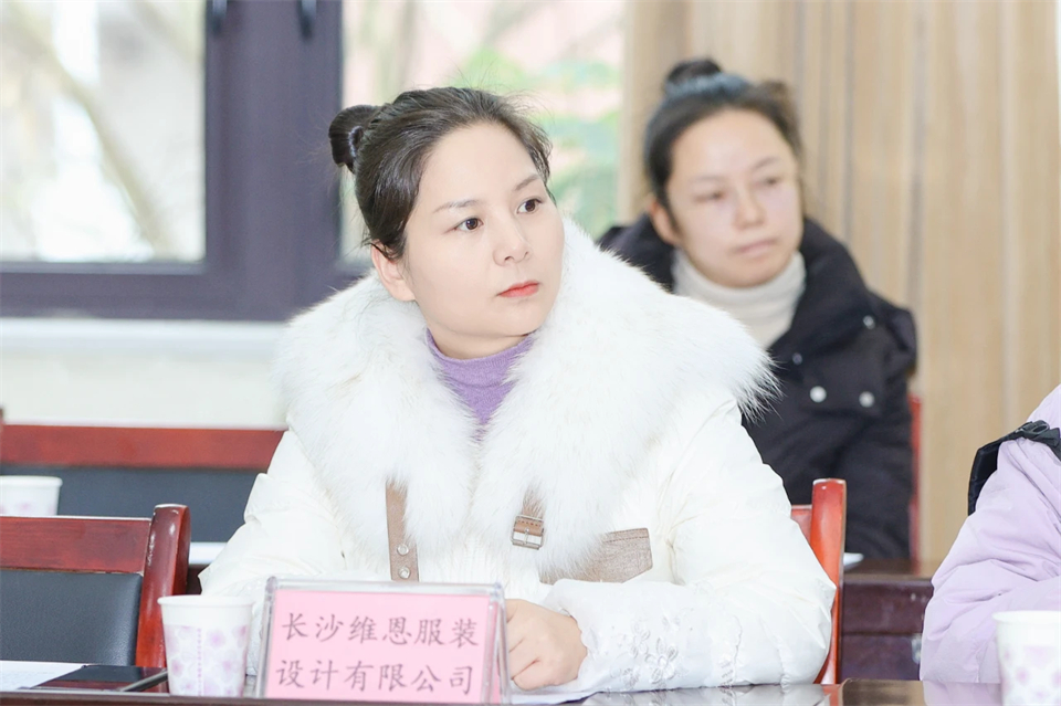 长龙街道、龙8头号玩家智能召开首届年货盛惠暨送春联文化惠民活动事情聚会