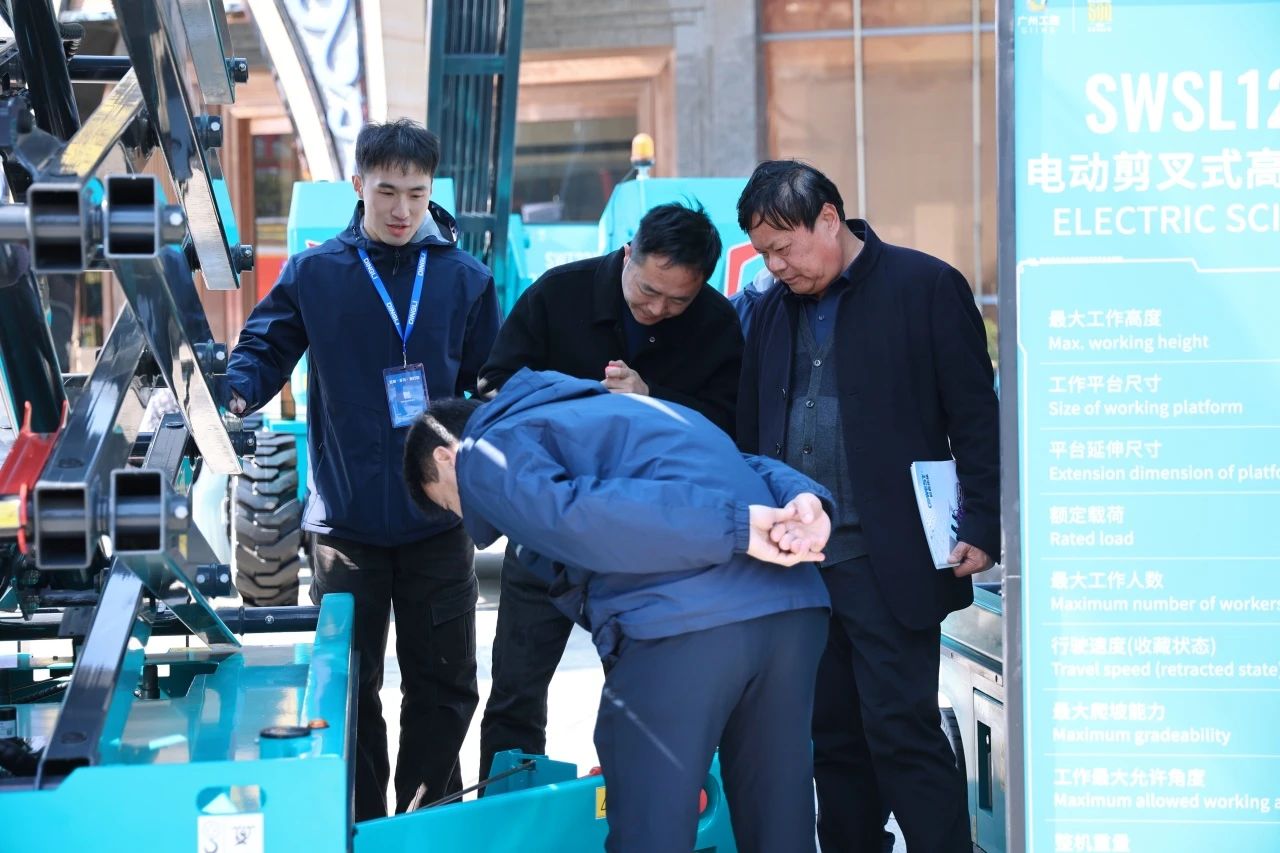 登“高”向“新”，，，，，，，，龙8头号玩家智能亮相第九届天下高空作业平台租赁大会