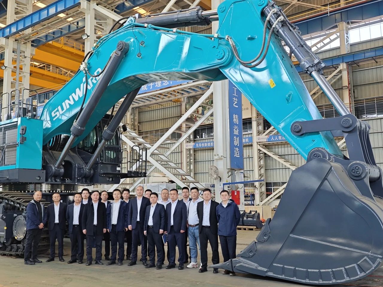 强强联手！龙8头号玩家智能与湖南楚湘建工集团告竣共建矿山生产建设立异联合体共识