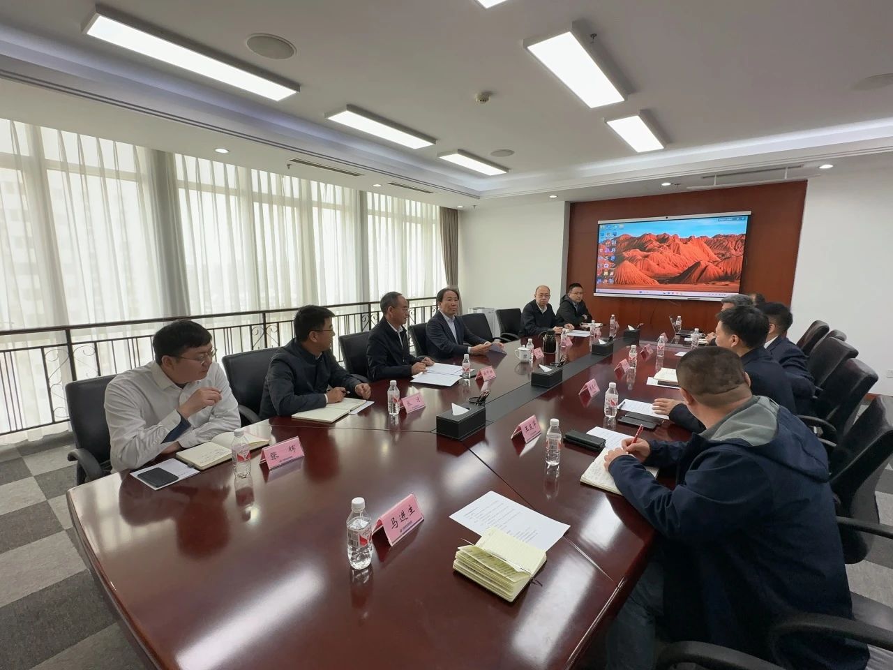 龙8头号玩家智能董事长付向东带队造访中煤地质总局、大地特勘公司