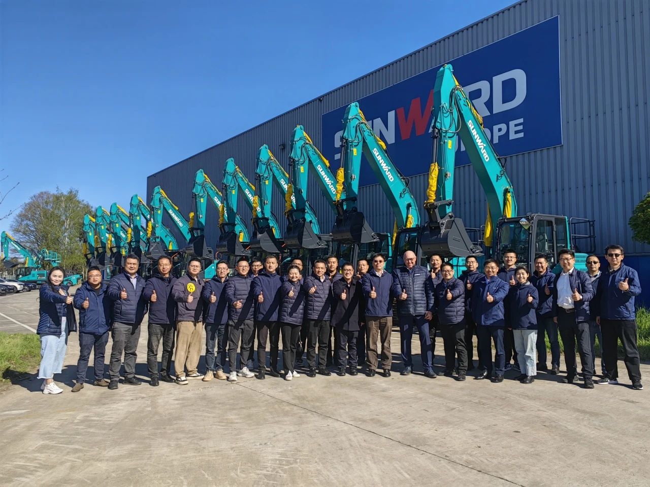 龙8头号玩家智能董事长付向东带队赴欧洲子公司考察调研