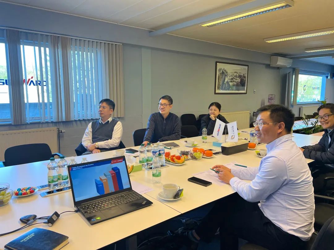 龙8头号玩家智能董事长付向东带队赴欧洲子公司考察调研