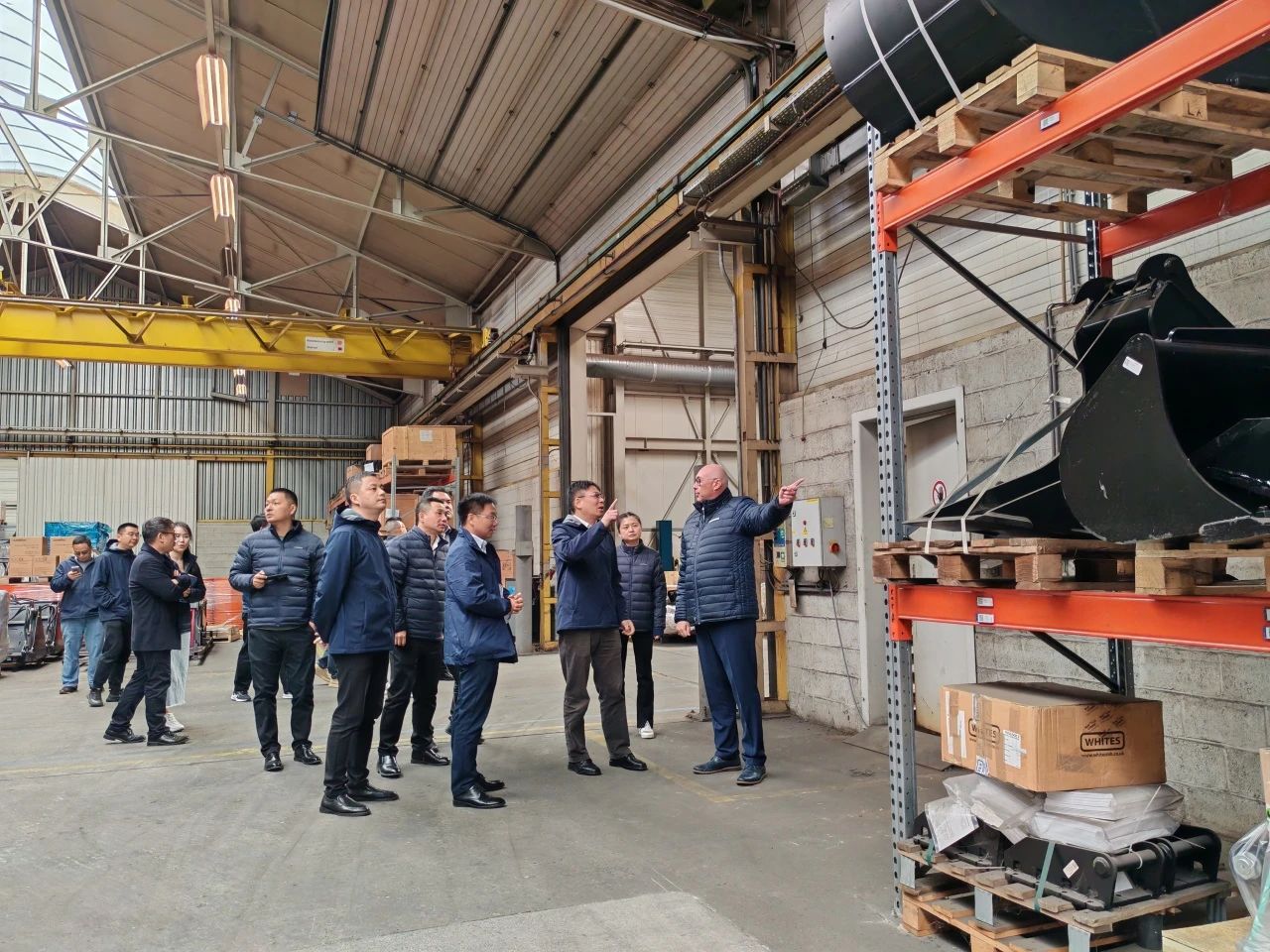 龙8头号玩家智能董事长付向东带队赴欧洲子公司考察调研