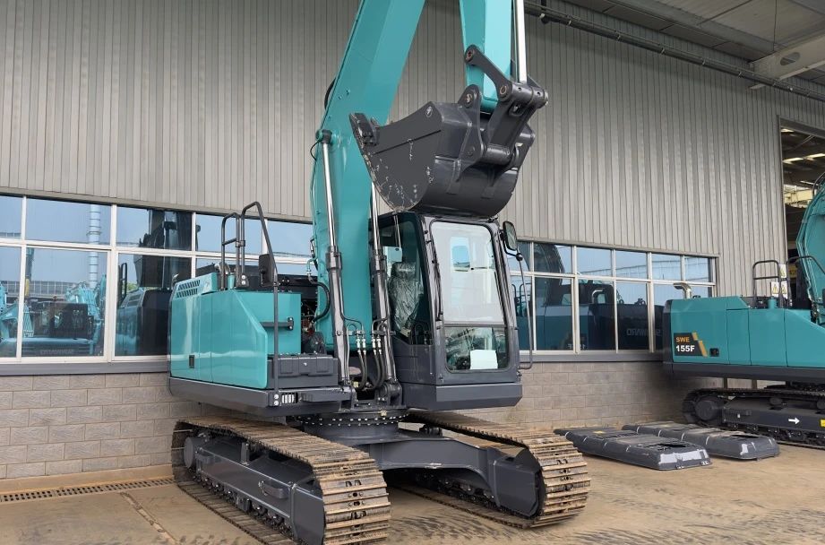 聚焦市场需求，，，，，龙8头号玩家智能三款精品工程液压挖掘机乐成下线