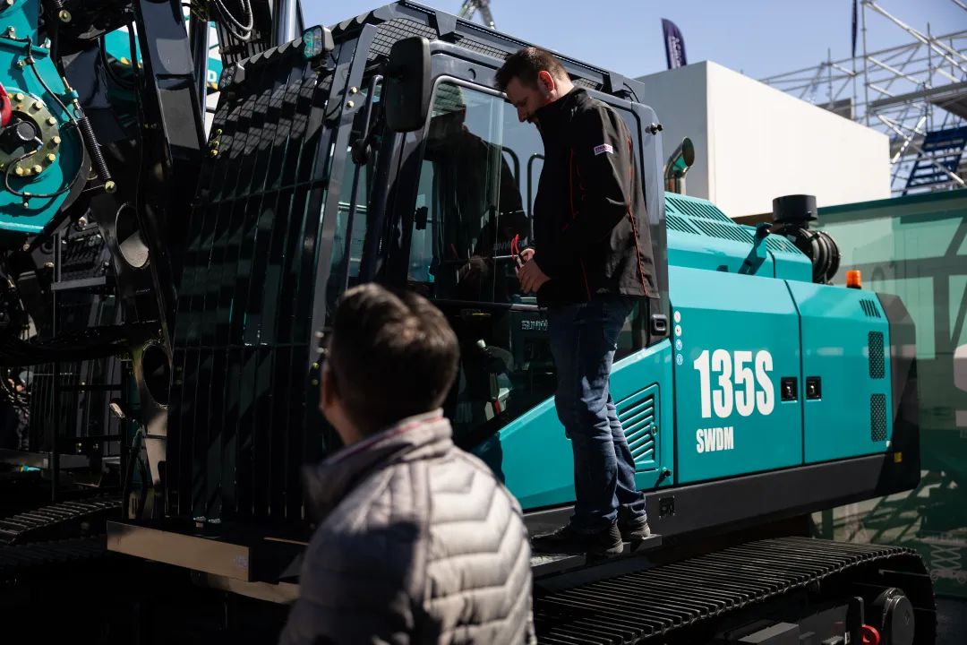 Bauma 2025 | 高端定制！龙8头号玩家智能Pro系列旋挖钻机燃爆全场