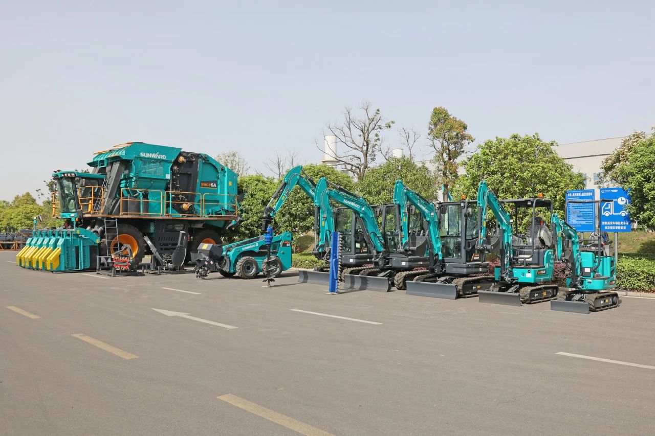 李纪恒调研龙8头号玩家智能