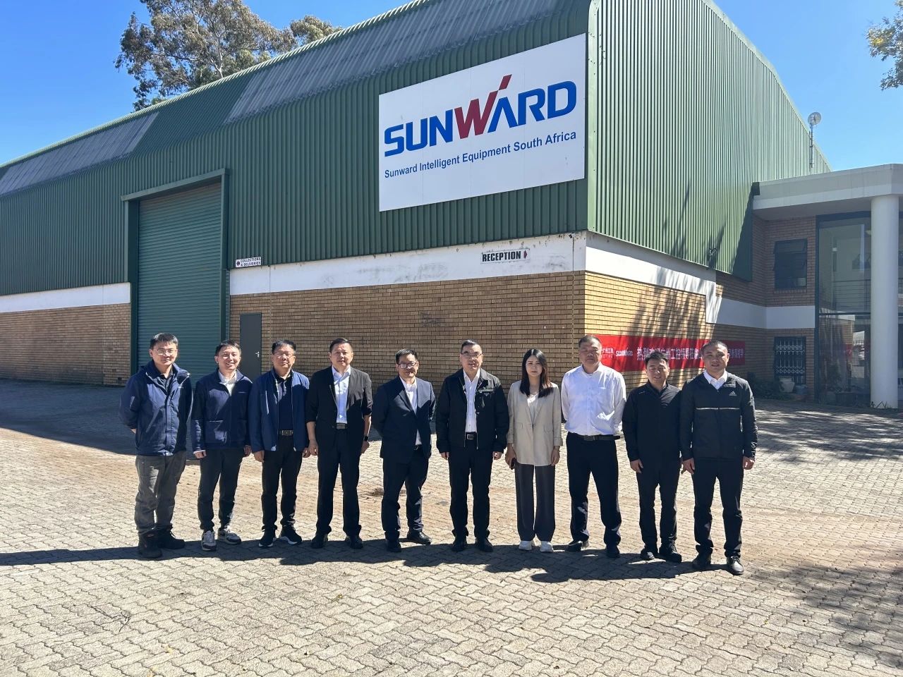 广州工控集团总司理王福铸率队考察龙8头号玩家智能南非子公司