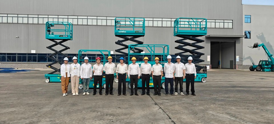 龙8头号玩家智能电动液驱剪叉系列产品周全升级，，，，，，，，为客户创立更大价值