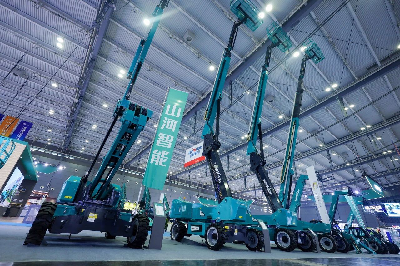 2025 CICEE | 龙8头号玩家智能SWT34JE-P电动直臂式高空作业平台重磅宣布！
