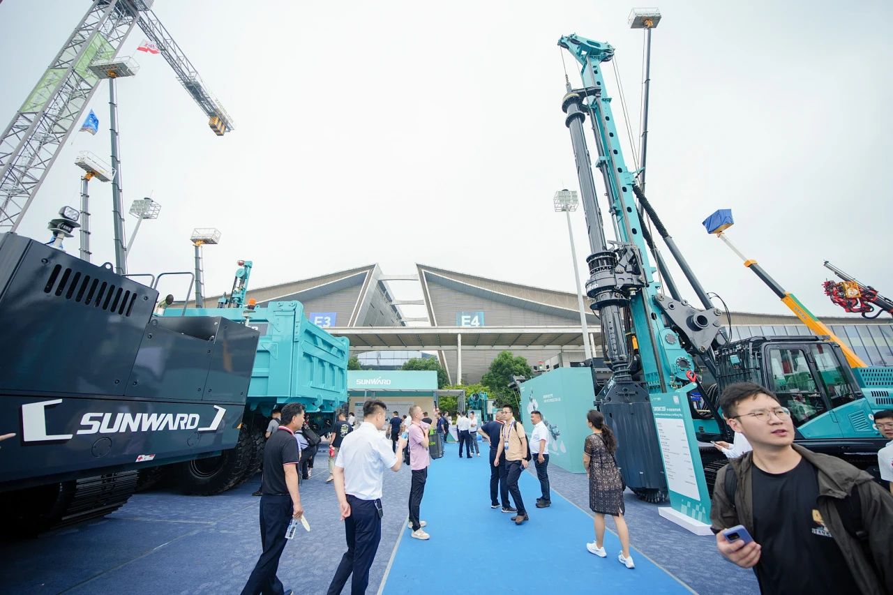 2025 CICEE | 为客户创立价值，，，，，，，，龙8头号玩家智能客户交流会圆满举行