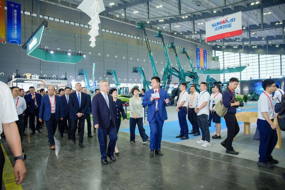 2025 CICEE | 龙8头号玩家智能实力闪灼2025长沙国际工程机械展
