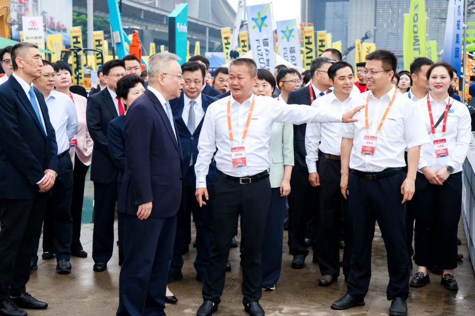 2025 CICEE | 龙8头号玩家智能实力闪灼2025长沙国际工程机械展
