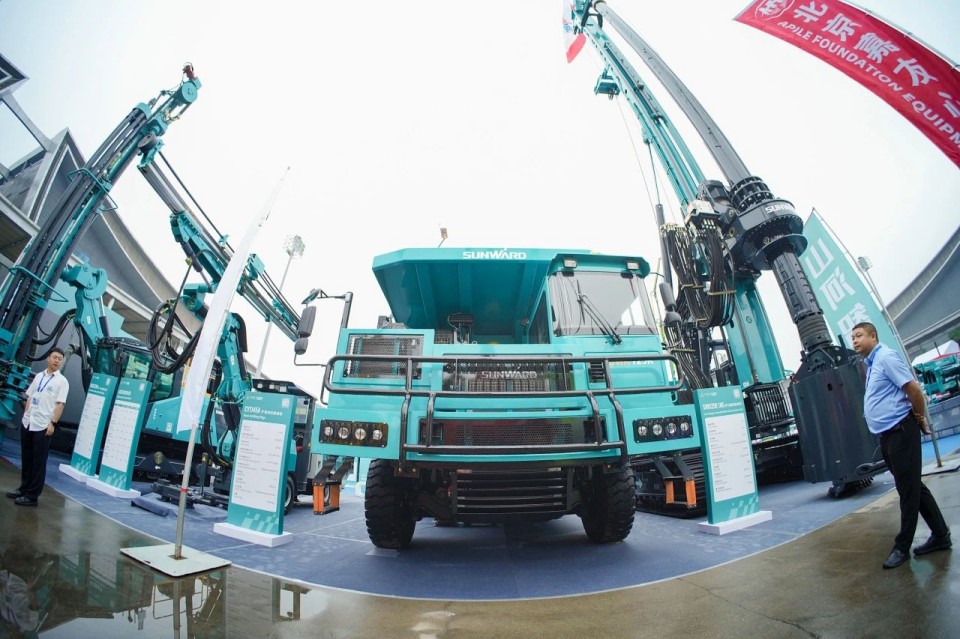 2025 CICEE | 龙8头号玩家智能实力闪灼2025长沙国际工程机械展