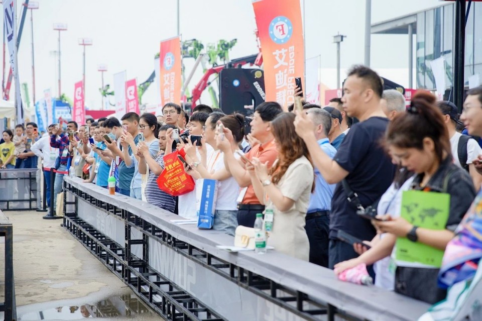2025 CICEE | 龙8头号玩家智能实力闪灼2025长沙国际工程机械展