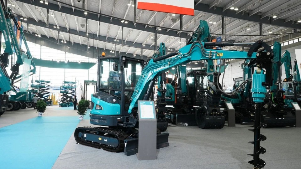 2025 CICEE | 从简单工具迈向多元化解决计划，，，，，，，，龙8头号玩家智能泛起非凡挖掘机风范