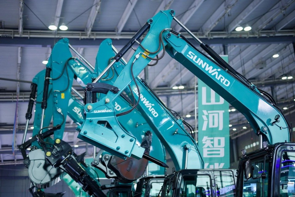 2025 CICEE | 从简单工具迈向多元化解决计划，，，，，，，，龙8头号玩家智能泛起非凡挖掘机风范