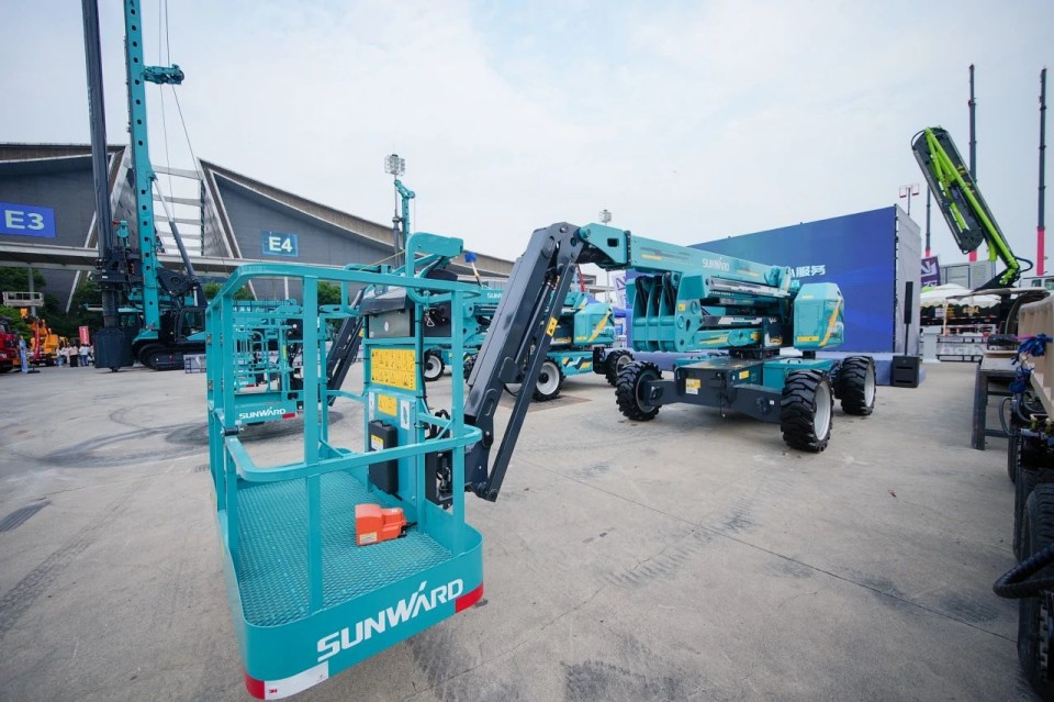 2025 CICEE | 圆满收官！龙8头号玩家智能展区亮点精彩回首