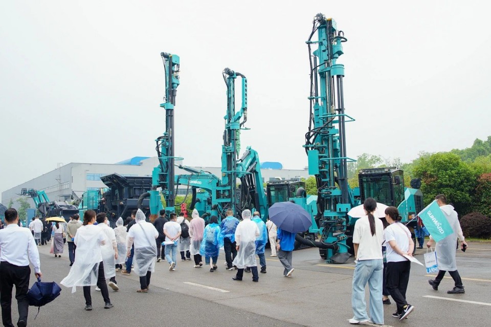 2025 CICEE | 圆满收官！龙8头号玩家智能展区亮点精彩回首