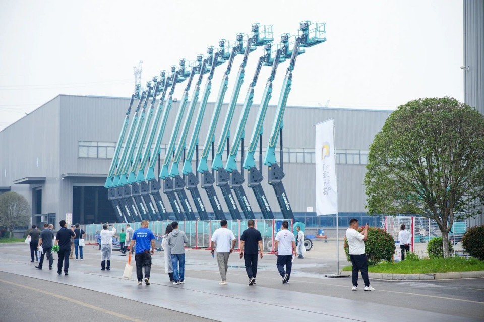 2025 CICEE | 圆满收官！龙8头号玩家智能展区亮点精彩回首