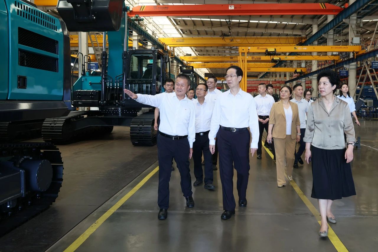 吉林省人大常委会党组书记、副主任高广滨调研龙8头号玩家智能