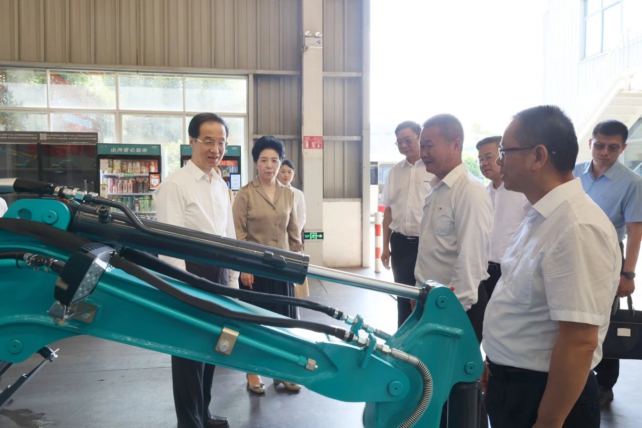 吉林省人大常委会党组书记、副主任高广滨调研龙8头号玩家智能