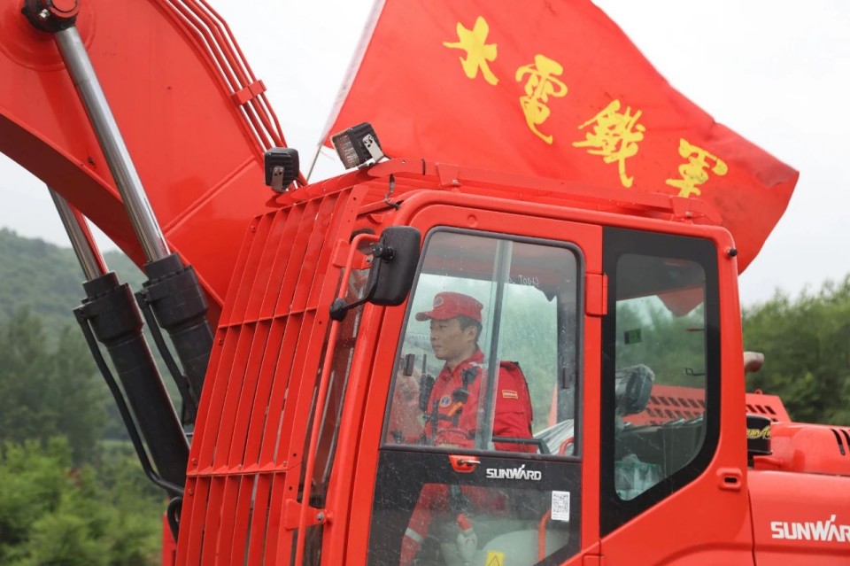 硬核破解“最后一公里”难题，，，，，，，龙8头号玩家智能应抢救援装备助力“应急使命·2025”演习！