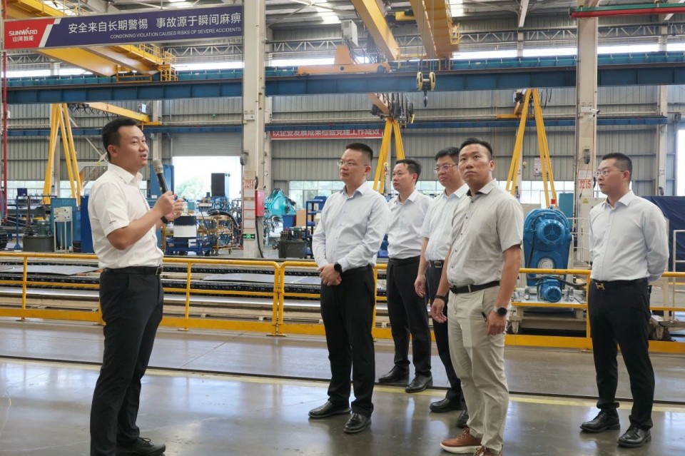 共商相助，，，，，，，建华控股有限公司董事长汪贵华到访龙8头号玩家智能