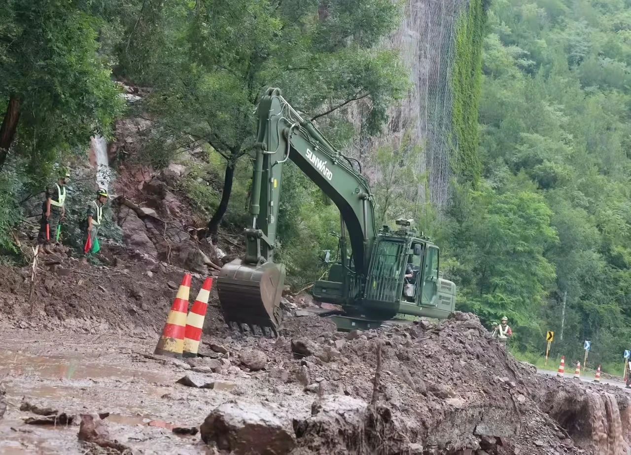 关注！龙8头号玩家智能应抢救援装备助力武警冲锋北京暴雨抢险救灾一线！