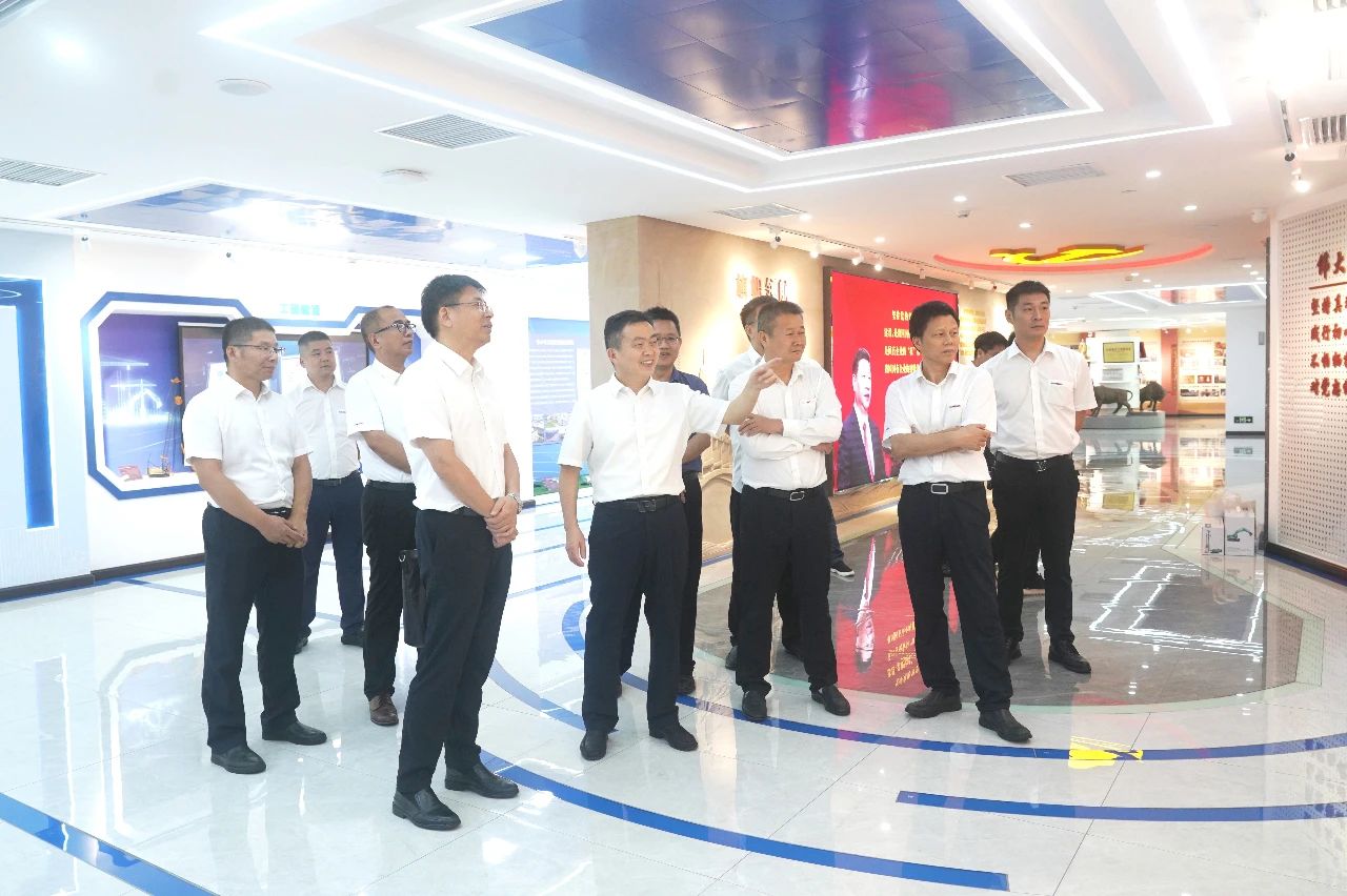 龙8头号玩家智能董事长付向东率队造访广东水电二局，，，，，，，，深化相助同营生长