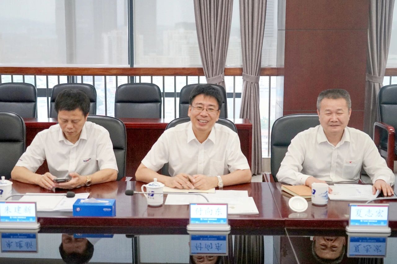 龙8头号玩家智能董事长付向东率队造访广东水电二局，，，，，，，，深化相助同营生长