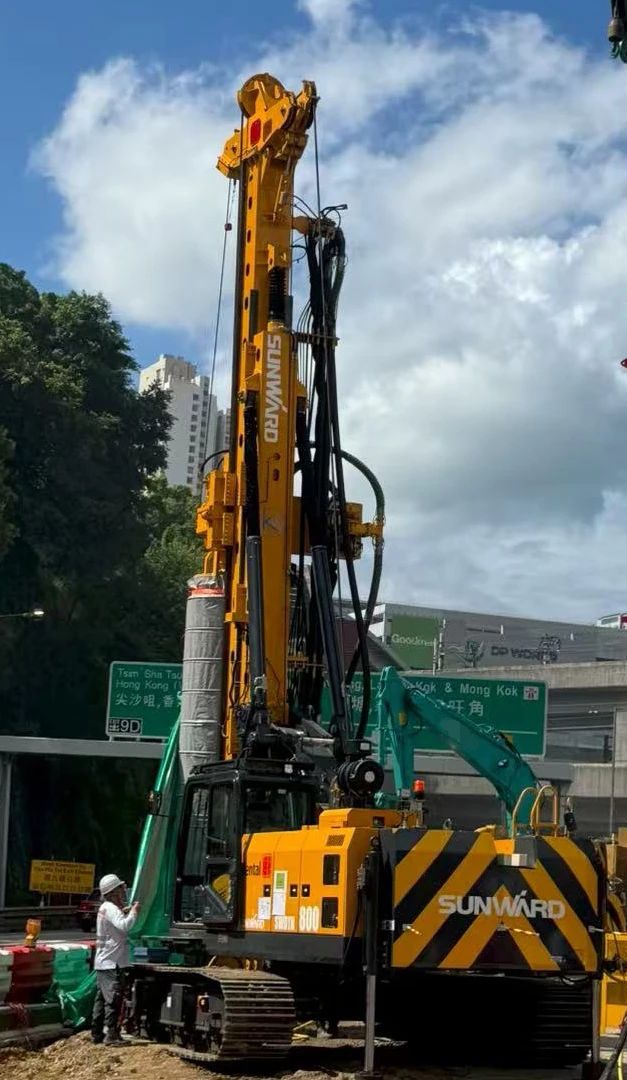 硬核首秀！龙8头号玩家智能SWDTH800大直径潜孔锤钻机进击香港市场