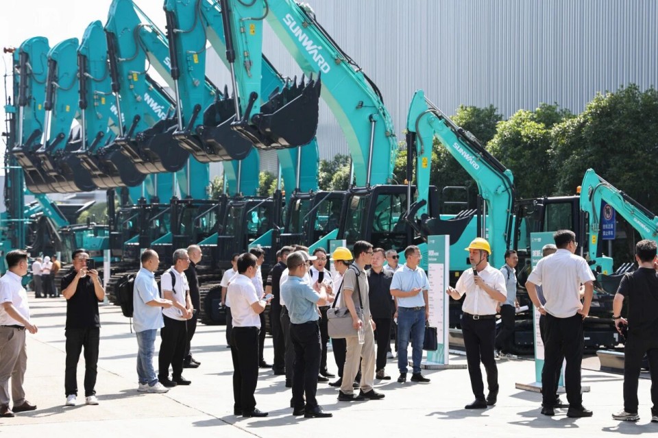 斜井开挖钻护一体化妆备乐成下线，，，，，，，，实现地下工程装备重大突破