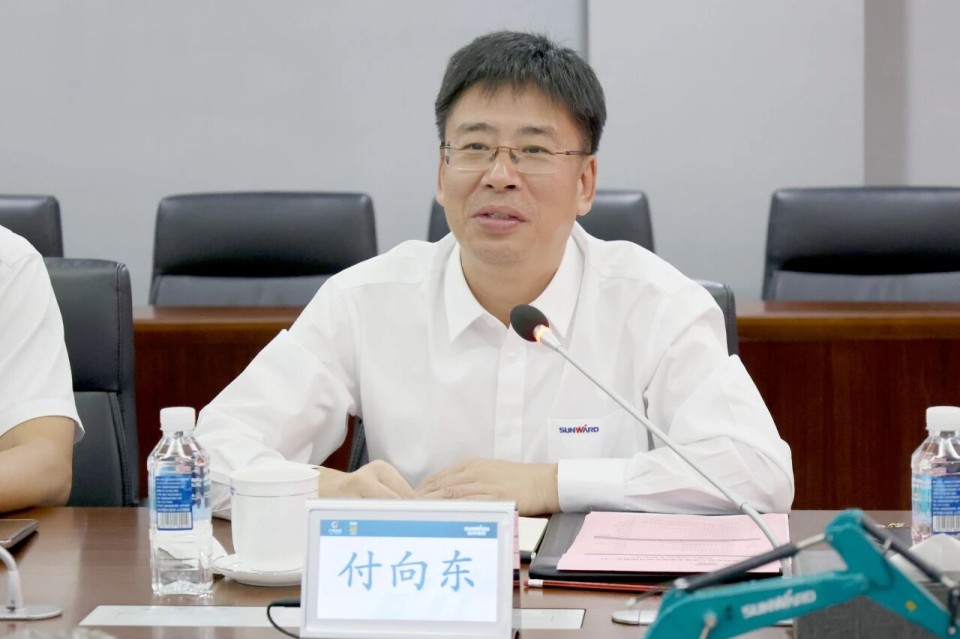 中国煤炭地质总局局长马刚到访龙8头号玩家智能，，，，，，同谋绿色智能矿山装备生长新路径