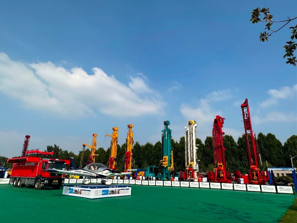 科技赋能救援！龙8头号玩家智能立异装备亮相第十三届天下矿山救援手艺竞赛