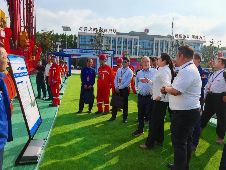 科技赋能救援！龙8头号玩家智能立异装备亮相第十三届天下矿山救援手艺竞赛