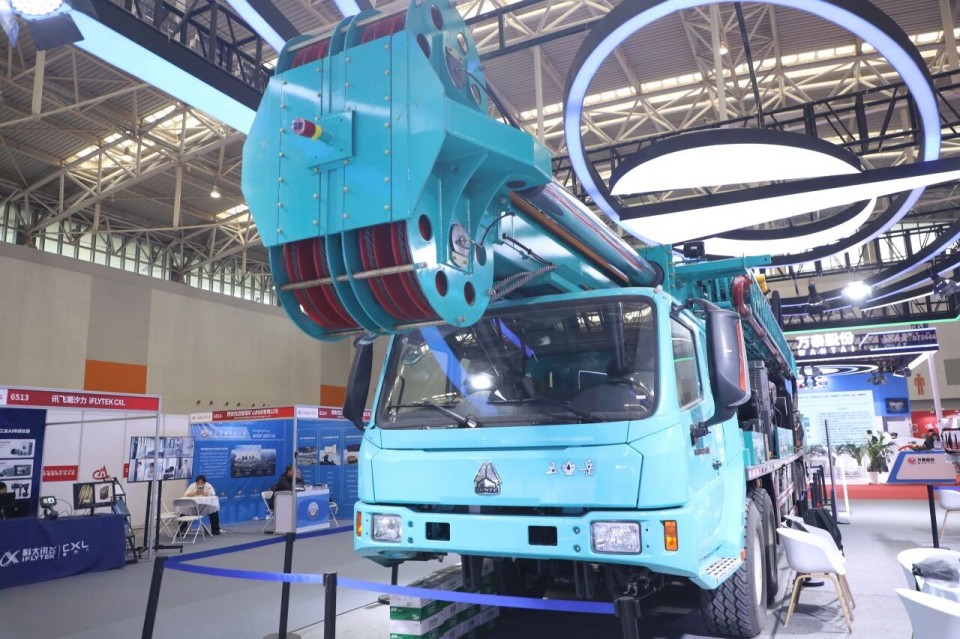 “地勘装备能力提升的重大突破”！龙8头号玩家智能联合中国煤炭地质总局宣布T138车载钻机