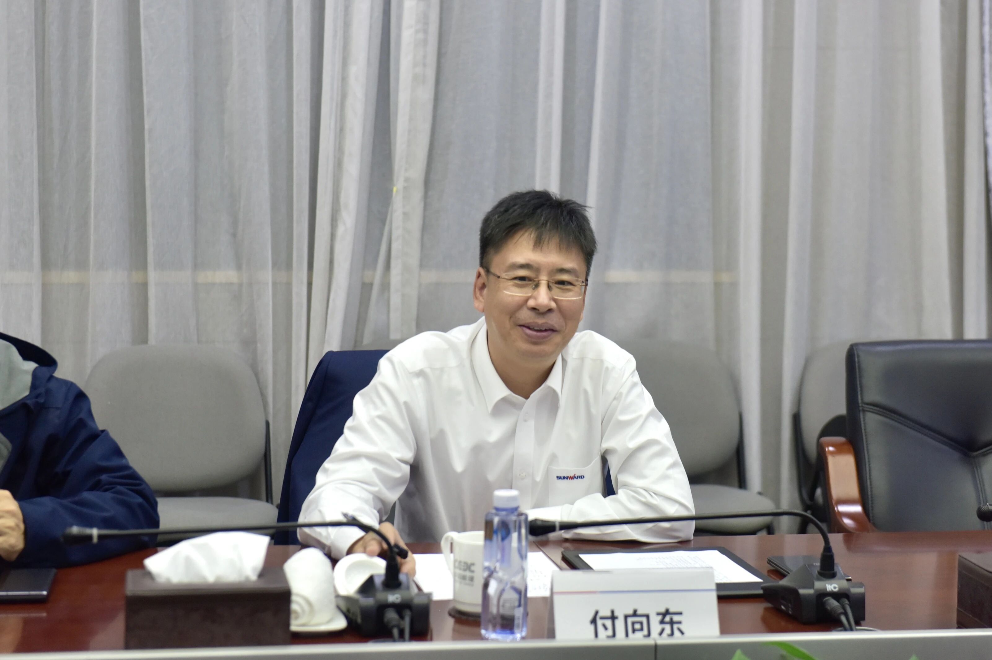 龙8头号玩家智能与易普力开展座谈交流，，，，，，谱写互利共赢新篇章