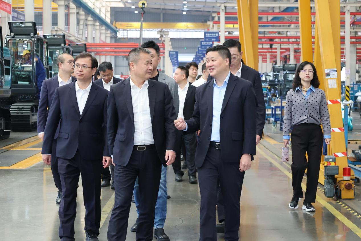 厦门海翼集团总司理金中权到访龙8头号玩家智能