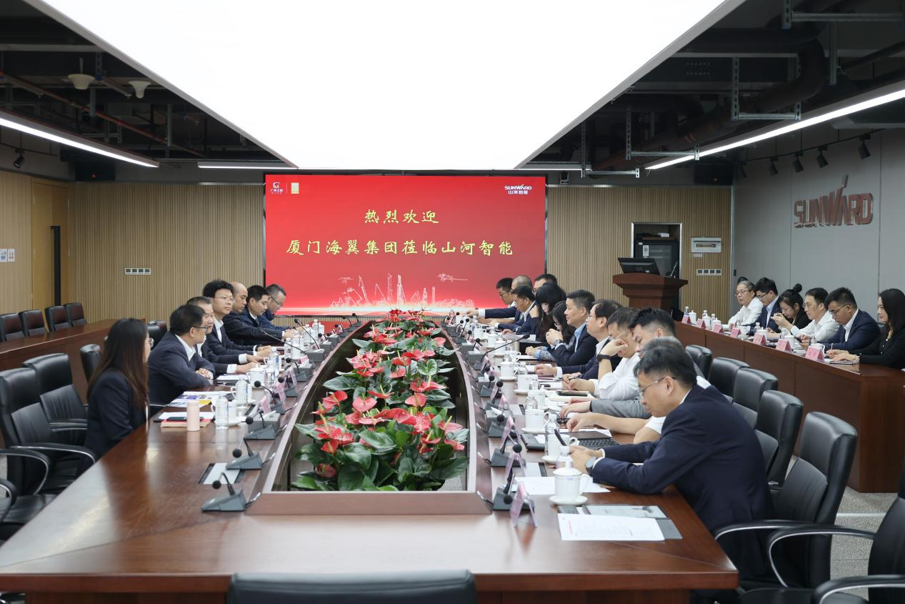 厦门海翼集团总司理金中权到访龙8头号玩家智能