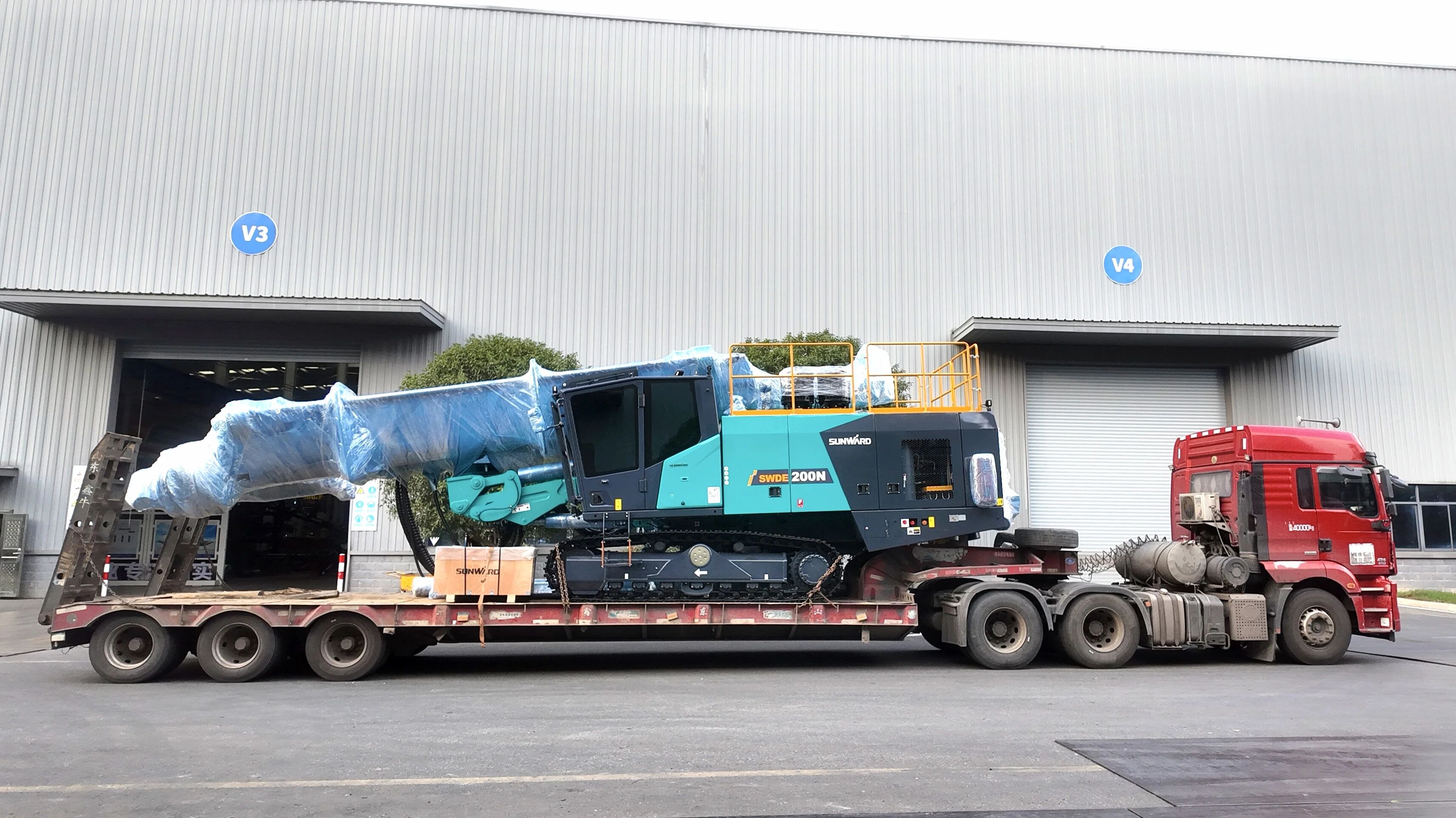 挑战高海拔高寒工况，，，，，龙8头号玩家智能臂式潜孔钻机上岸南美市场